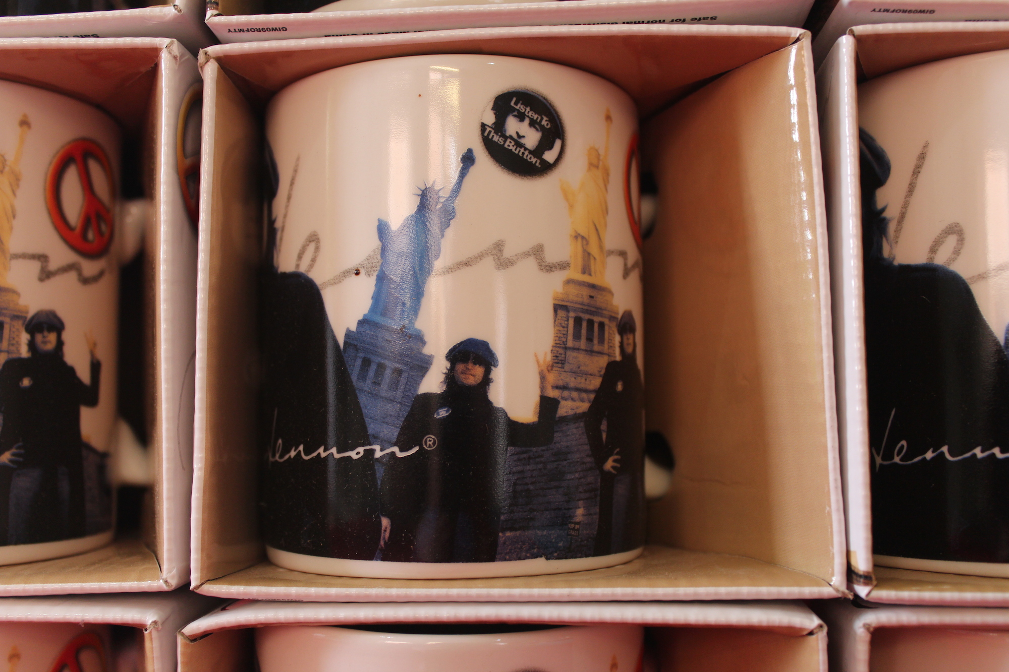John Lennon "Statue Of Liberty" Mug John Lennon "Statue Of Liberty" Mug